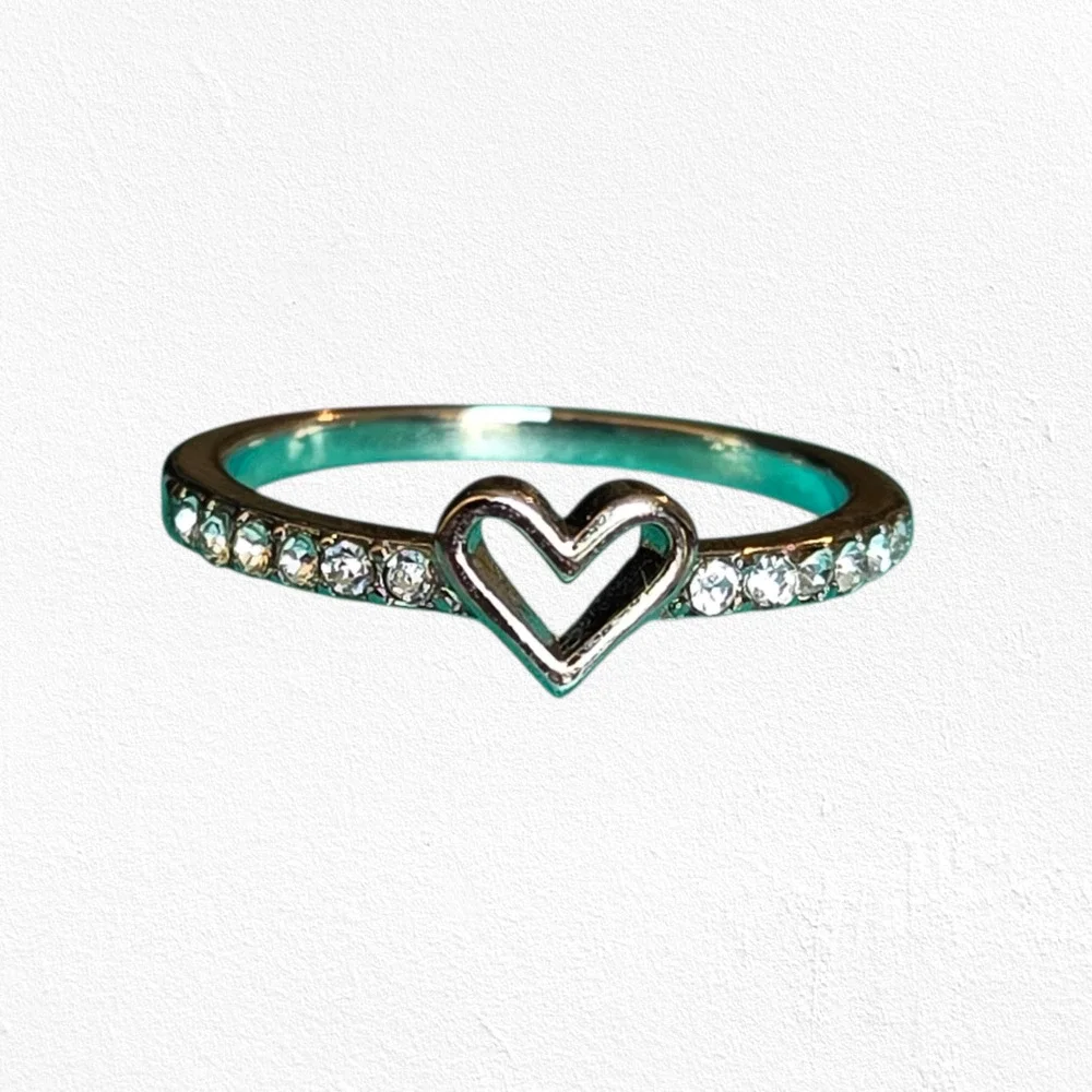 Silver Heart Coquette Zirconia Dainty Band Ring Size 7 New in Box Boutique